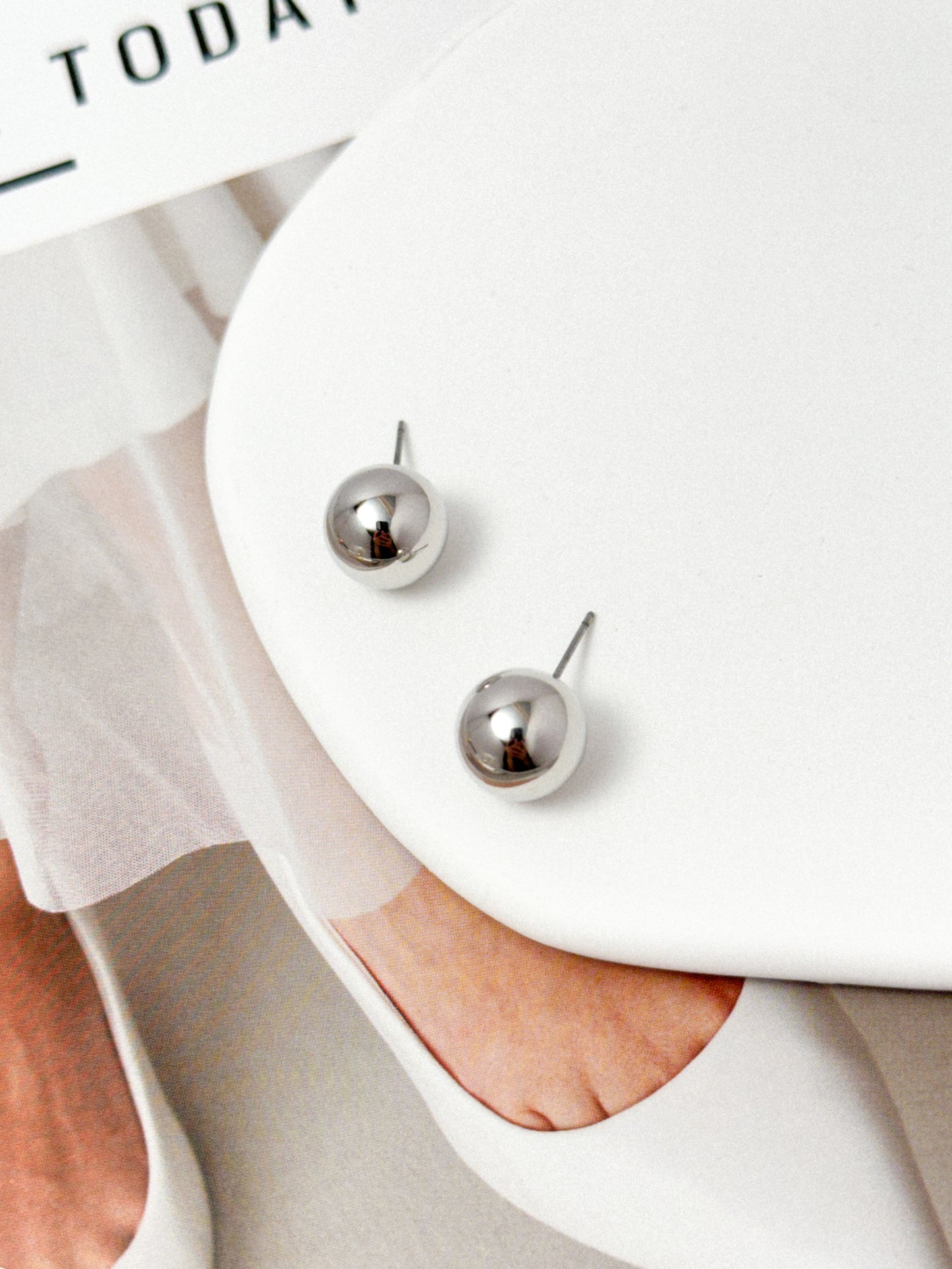 Glossy Sphere earrings M