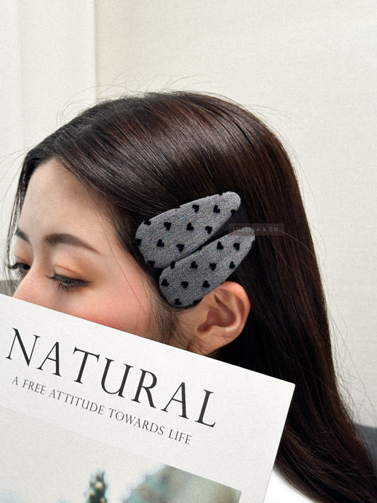 Gray Heart Patterned Hair Clip Set